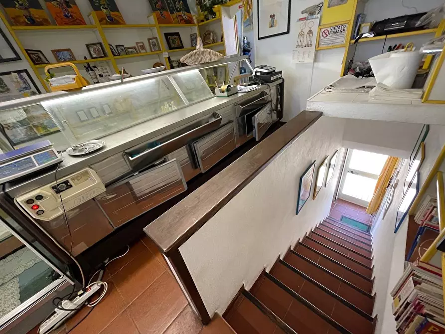 Immagine 11 di Locale commerciale in vendita  in Piazza Cossiga Golfo Aranci a Golfo Aranci