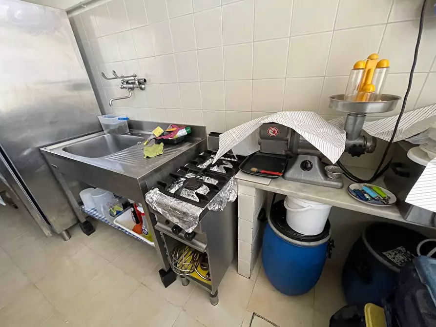 Immagine 14 di Locale commerciale in vendita  in Piazza Cossiga Golfo Aranci a Golfo Aranci