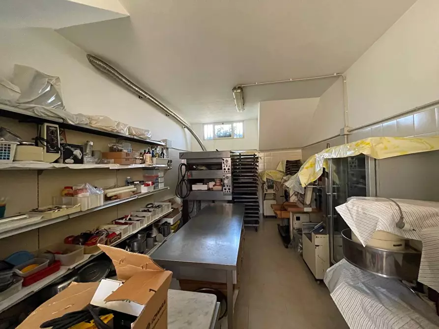 Immagine 15 di Locale commerciale in vendita  in Piazza Cossiga Golfo Aranci a Golfo Aranci