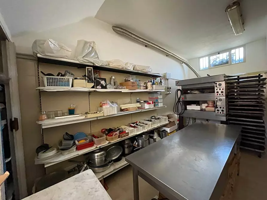 Immagine 16 di Locale commerciale in vendita  in Piazza Cossiga Golfo Aranci a Golfo Aranci