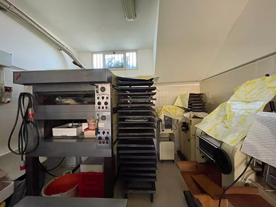 Immagine 18 di Locale commerciale in vendita  in Piazza Cossiga Golfo Aranci a Golfo Aranci