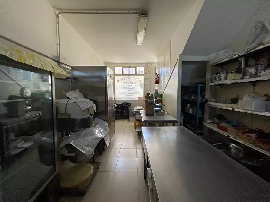 Immagine 19 di Locale commerciale in vendita  in Piazza Cossiga Golfo Aranci a Golfo Aranci