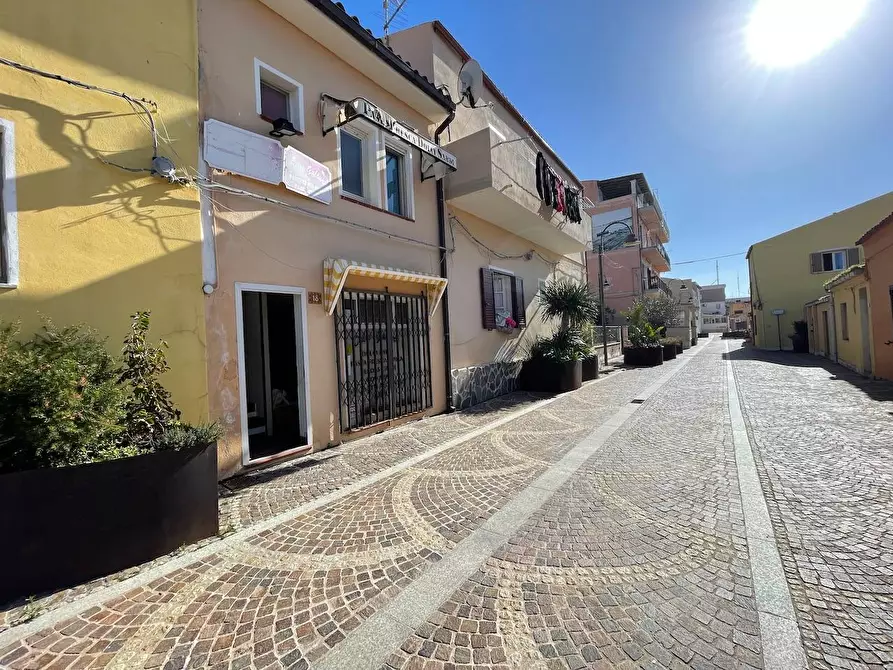 Immagine 20 di Locale commerciale in vendita  in Piazza Cossiga Golfo Aranci a Golfo Aranci