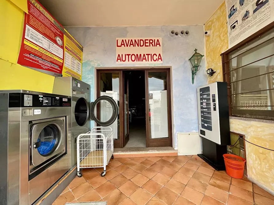 Immagine 3 di Locale commerciale in vendita  in Canniggione Costa Smeralda a Arzachena