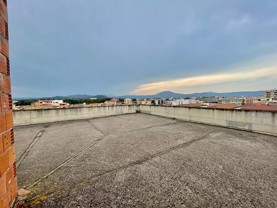 Immagine 13 di Palazzo in vendita  in via roma a Olbia