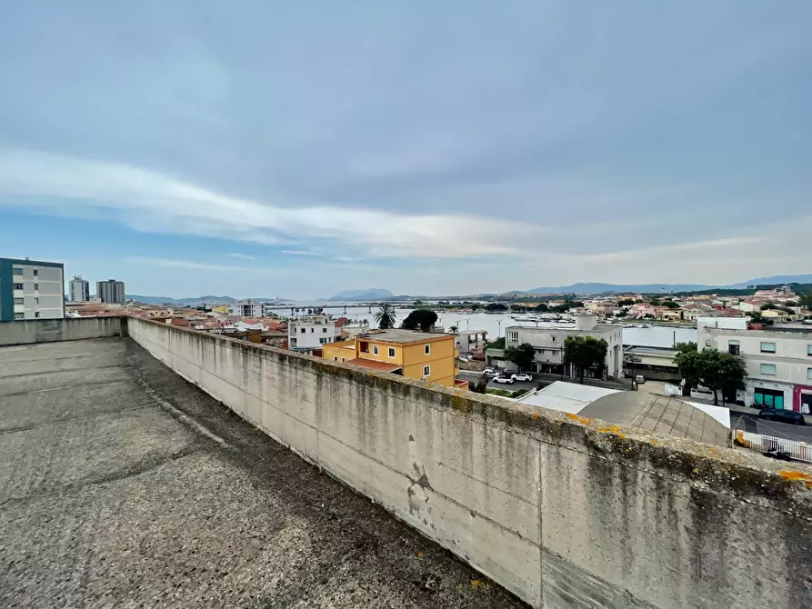 Immagine 8 di Palazzo in vendita  in via roma a Olbia