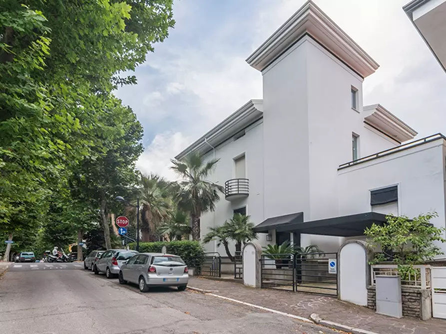 Immagine 3 di Villa in vendita  in Via Leonardo Da Vinci a Cattolica