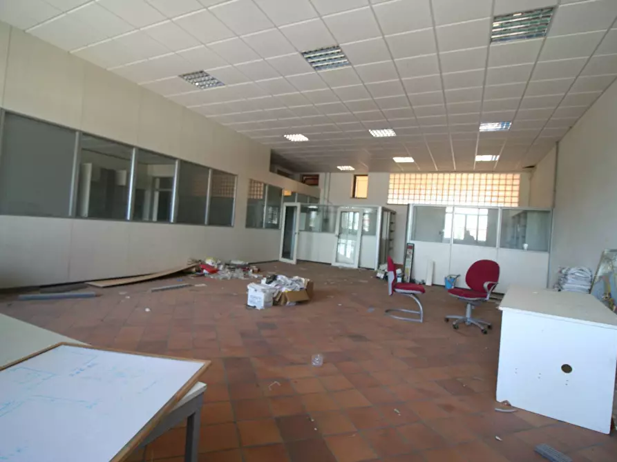 Immagine 10 di Capannone industriale in vendita  in Via Donatello a Civita Castellana