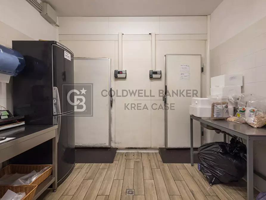 Immagine 7 di Locale commerciale in vendita  in Via San Francesco D'Assisi 60 a Ciampino