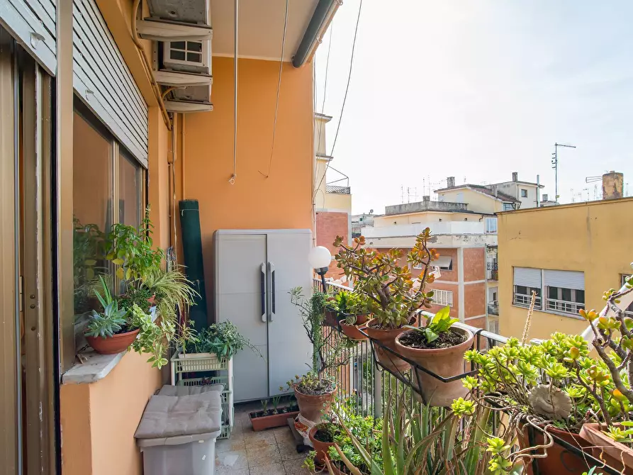 Immagine 1 di Appartamento in vendita  in Via Adriano Tilgher 41 a Roma
