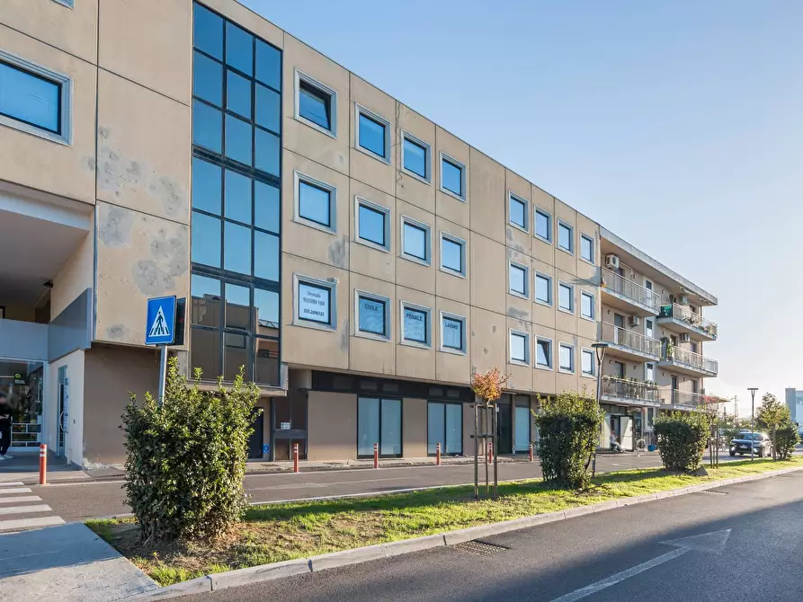 Immagine 16 di Appartamento in vendita  in Via Ravel a Cattolica