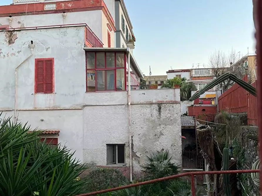 Immagine 1 di Villa in vendita  in Piazza Gravina a Portici