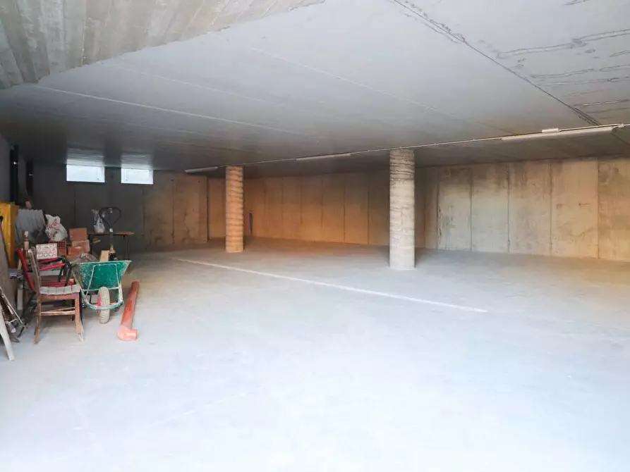 Immagine 22 di Palazzo in vendita  in Via Montà a Monforte D'alba