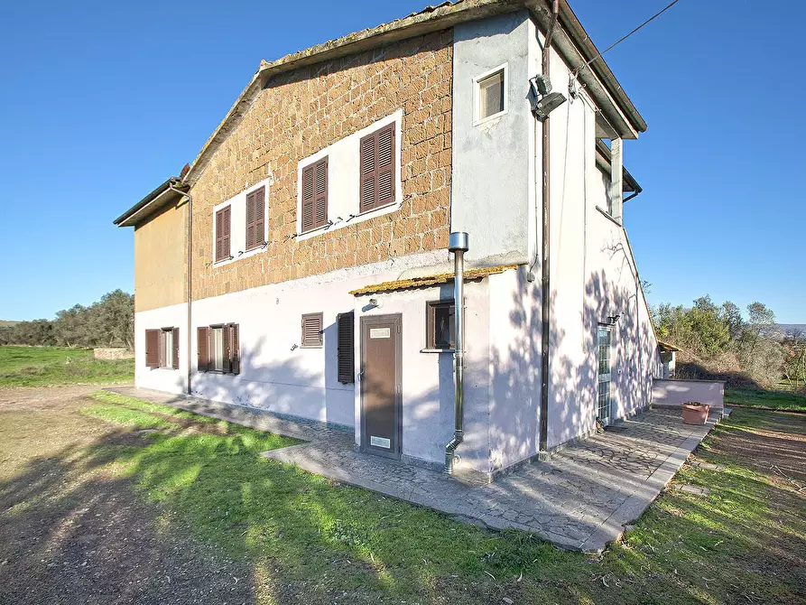 Immagine 1 di Villa in vendita  in strada Toscanese a Viterbo