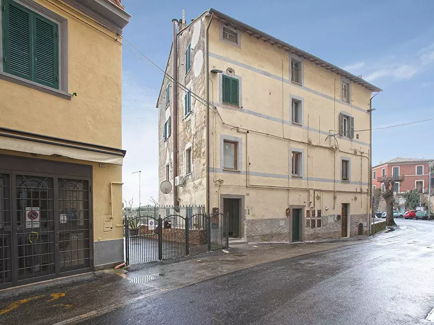 Immagine 1 di Appartamento in vendita  in Viale Regina Margherita a Caprarola