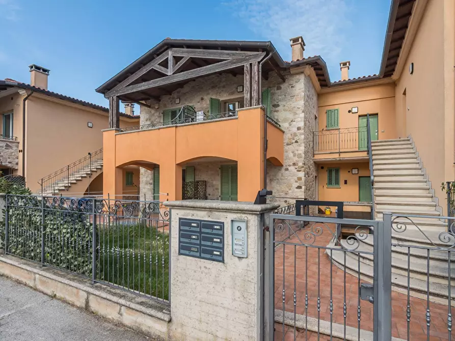Immagine 1 di Appartamento in vendita  in via Serra a Monte Cerignone