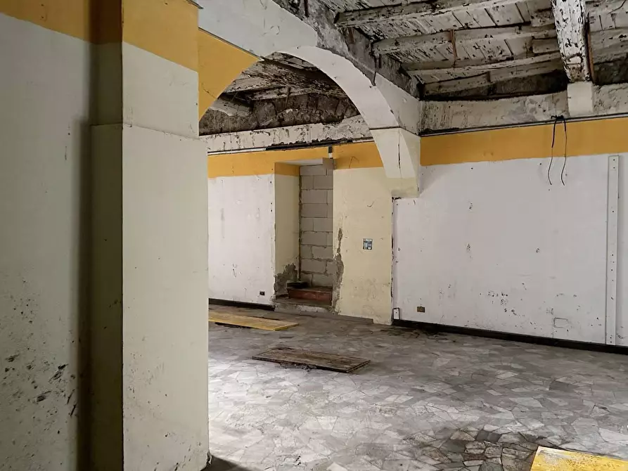 Immagine 5 di Negozio in vendita  in Via Orologio Vecchio 59 a Viterbo