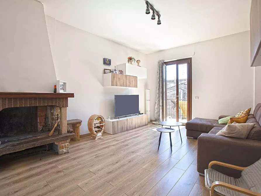Immagine 1 di Appartamento in vendita  in Via Zuccari a Viterbo