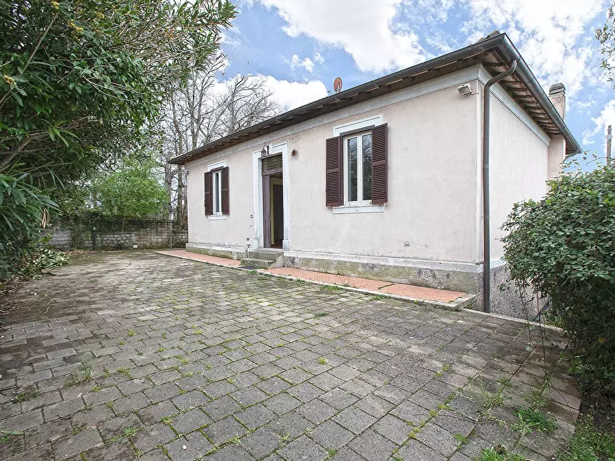Immagine 1 di Villa in vendita  in Via del Colle a Viterbo