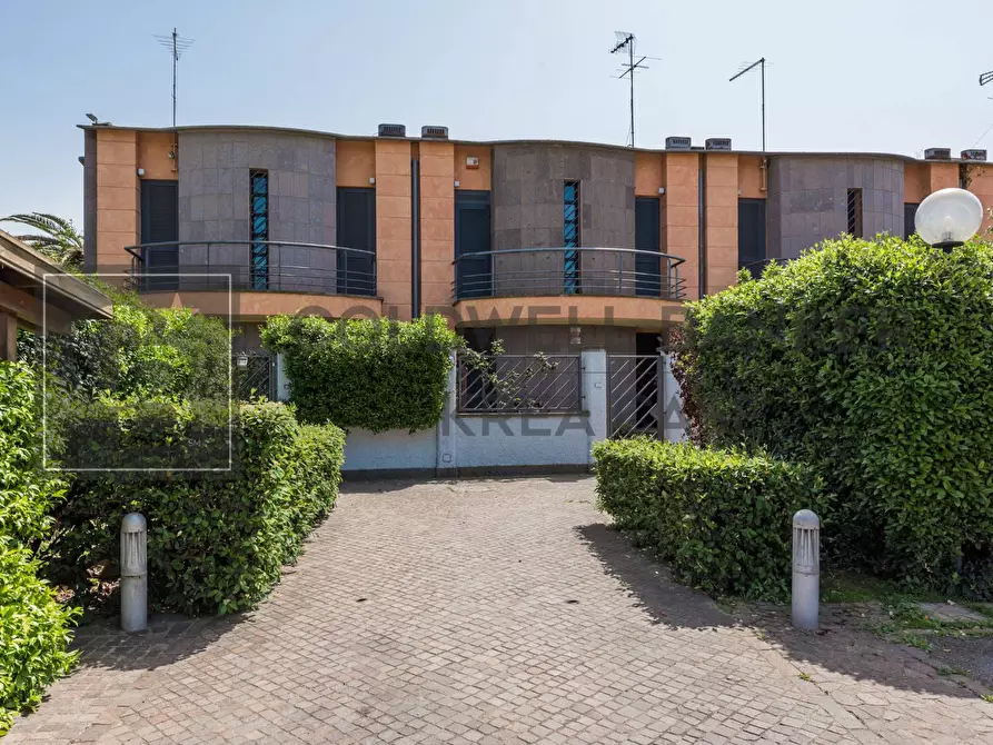 Immagine 39 di Villa in vendita  in Via Leonardo Sciascia 14 a Ciampino