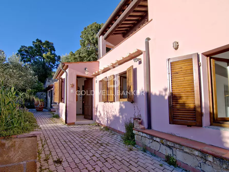 Immagine 1 di Villa in vendita  in Via della Marina a Portoferraio
