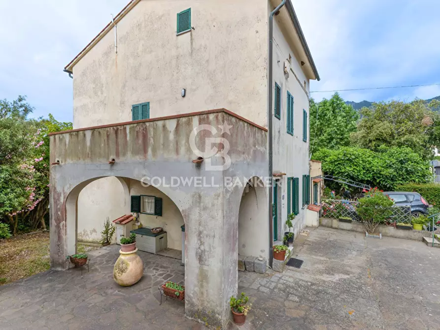 Immagine 1 di Villa in vendita  in Via degli Alberi a Campo Nell'elba