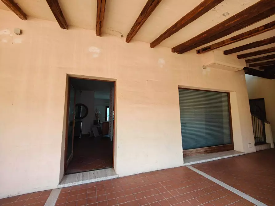 Immagine 4 di Locale commerciale in vendita  in via grazia deledda 1 a San Teodoro