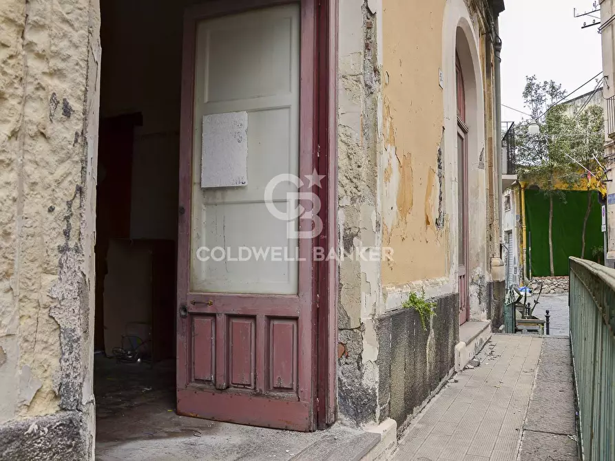 Immagine 4 di Locale commerciale in affitto  in Piazza Odigidria 4/5 a Acireale