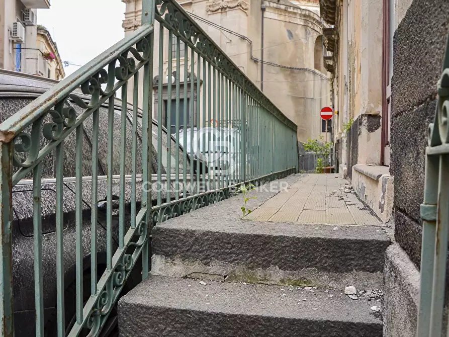 Immagine 7 di Locale commerciale in affitto  in Piazza Odigidria 4/5 a Acireale