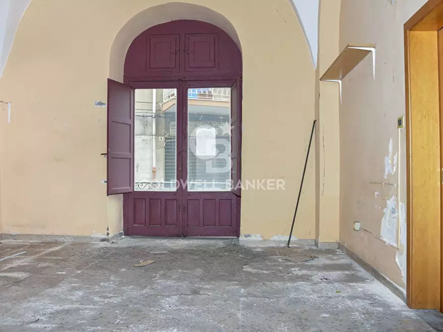 Immagine 8 di Locale commerciale in affitto  in Piazza Odigidria 4/5 a Acireale