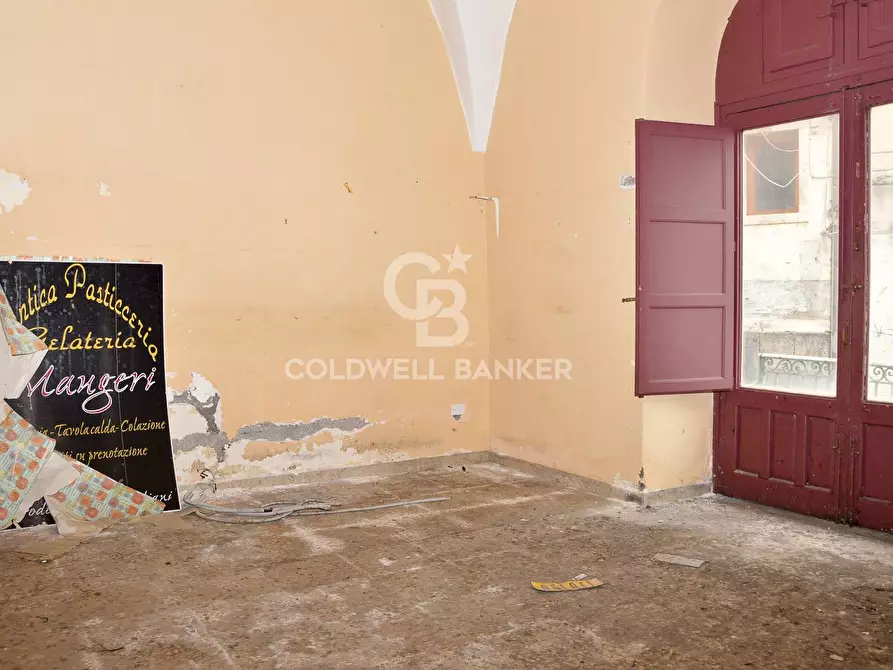 Immagine 12 di Locale commerciale in affitto  in Piazza Odigidria 4/5 a Acireale