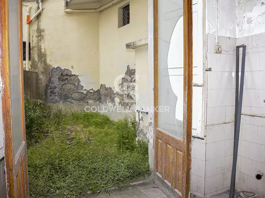 Immagine 13 di Locale commerciale in affitto  in Piazza Odigidria 4/5 a Acireale