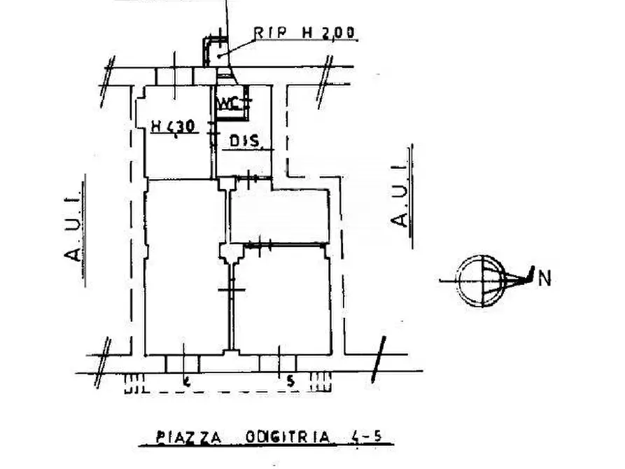 Immagine 19 di Locale commerciale in affitto  in Piazza Odigidria 4/5 a Acireale