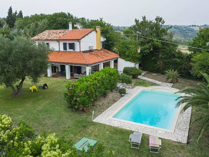 Immagine 1 di Villa in vendita  in Via Ranco a Coriano