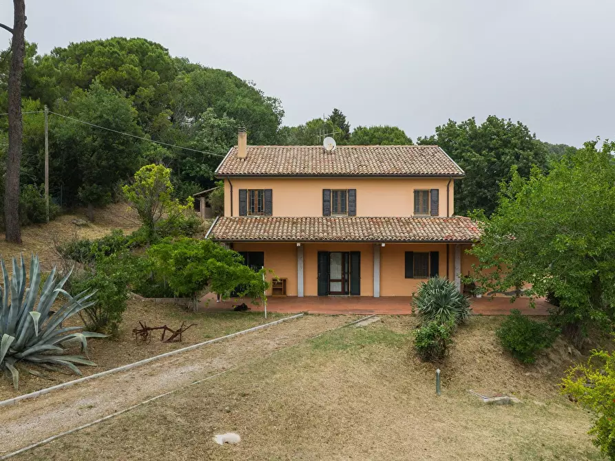 Immagine 1 di Villa in vendita  in Via Sele a Pesaro