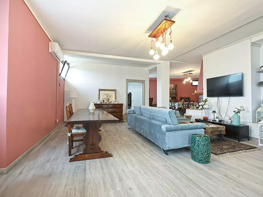 Immagine 1 di Appartamento in vendita  in via Alessandro Manzoni a Bassano In Teverina