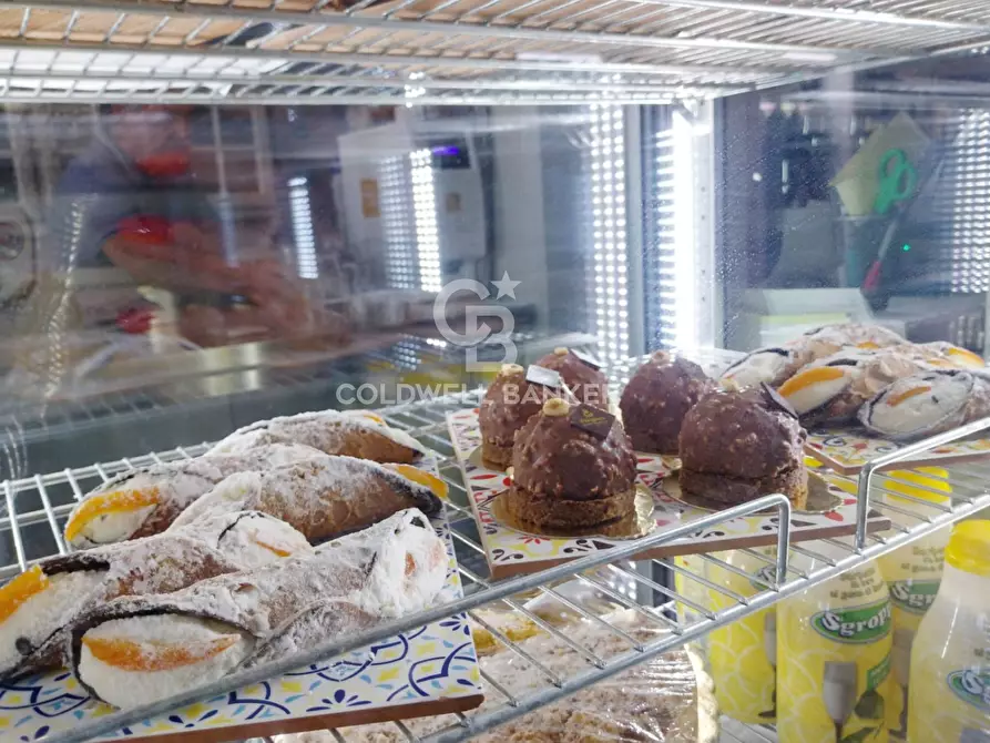 Immagine 12 di Attività commerciale in vendita  in Viale dei Navigatori 67 a Tarquinia