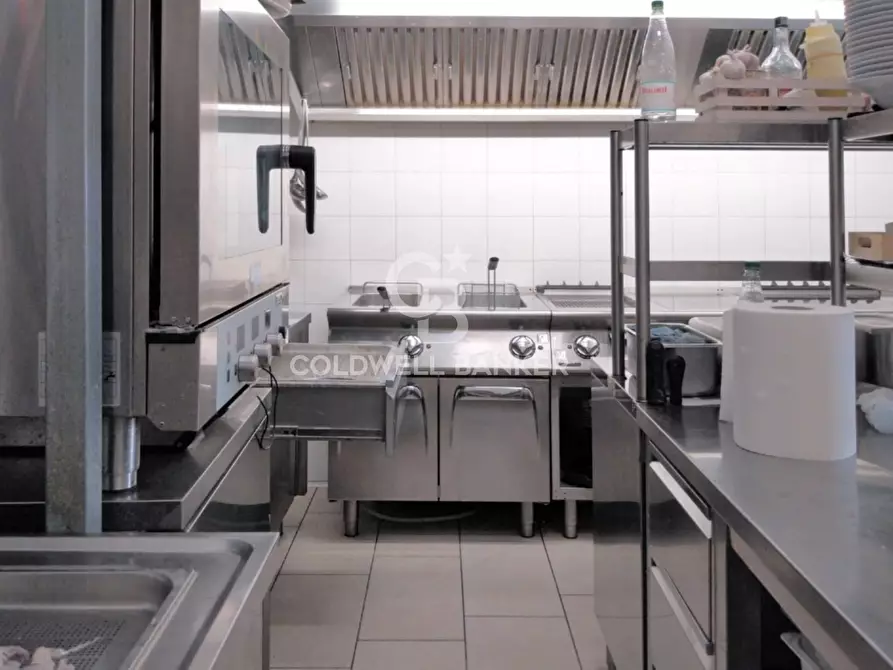 Immagine 2 di Attività commerciale in vendita  in Viale dei Navigatori 67 a Tarquinia