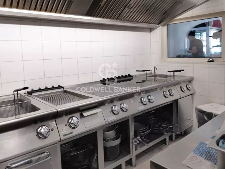 Immagine 3 di Attività commerciale in vendita  in Viale dei Navigatori 67 a Tarquinia