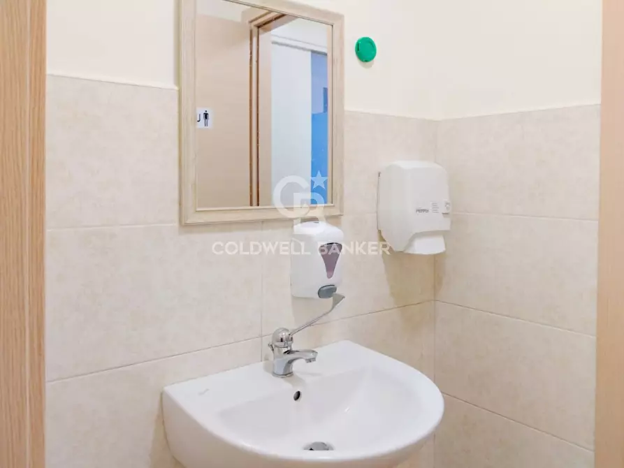 Immagine 13 di Attività commerciale in vendita  in Viale dei Navigatori 67 a Tarquinia