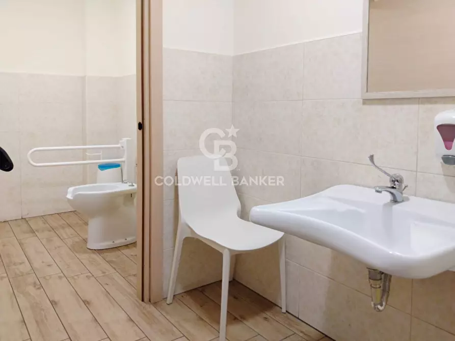 Immagine 14 di Attività commerciale in vendita  in Viale dei Navigatori 67 a Tarquinia