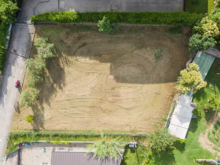 Immagine 2 di Terreno residenziale in vendita  in Via Manzoni a Monte Colombo