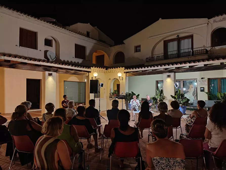 Immagine 7 di Locale commerciale in vendita  in via grazia deledda 1 a San Teodoro