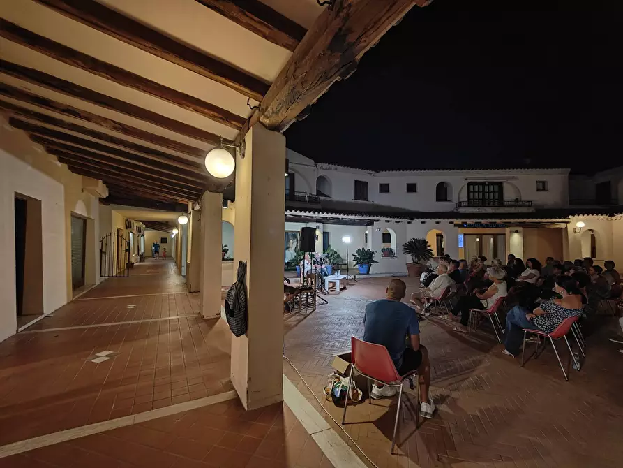 Immagine 8 di Locale commerciale in vendita  in via grazia deledda 1 a San Teodoro