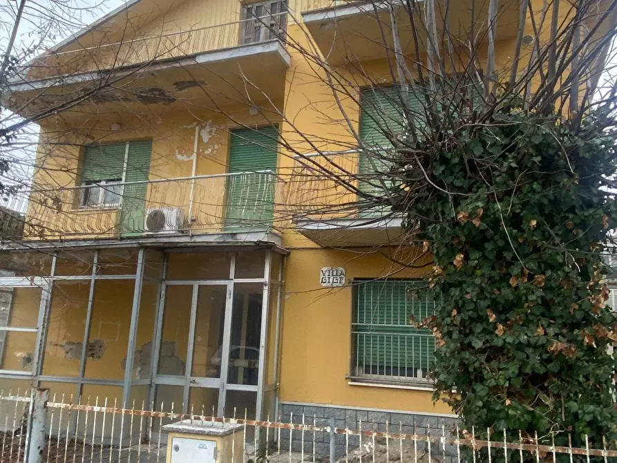 Immagine 1 di Palazzo in vendita  in Via Boccalini a Rimini