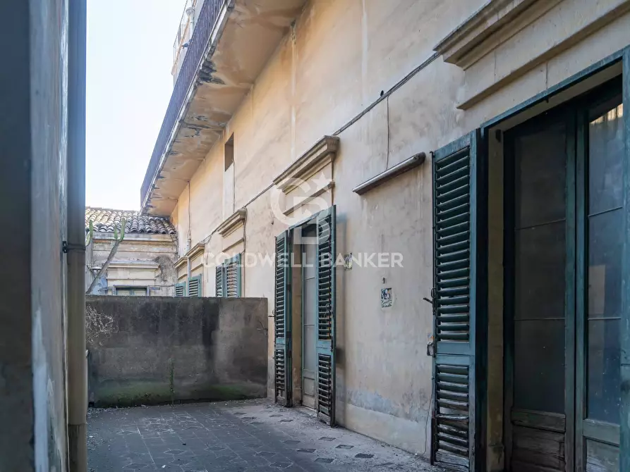 Immagine 18 di Palazzo in vendita  in Via Cavour 29 a Acireale