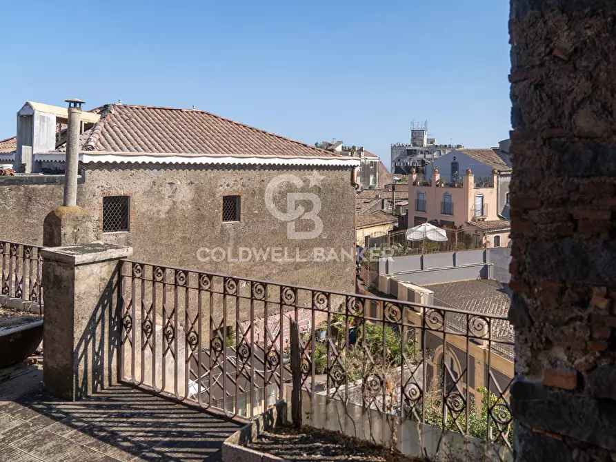 Immagine 37 di Palazzo in vendita  in Via Cavour 29 a Acireale