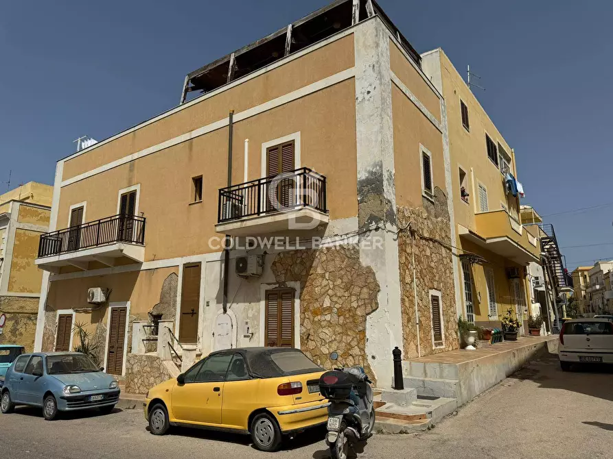 Immagine 1 di Palazzo in vendita  in via Ludovico Ariosto 15 a Lampedusa E Linosa