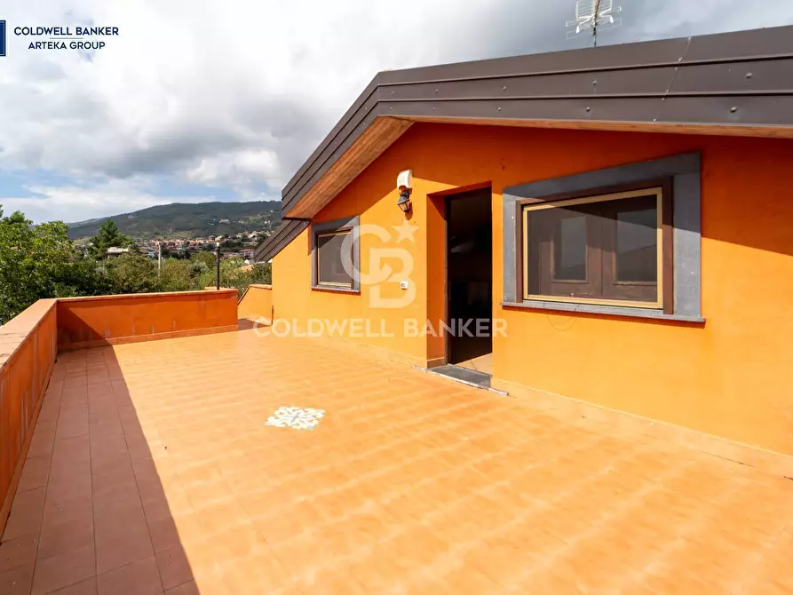 Immagine 30 di Villa in vendita  in Via Salvador Allende 5 a Zafferana Etnea