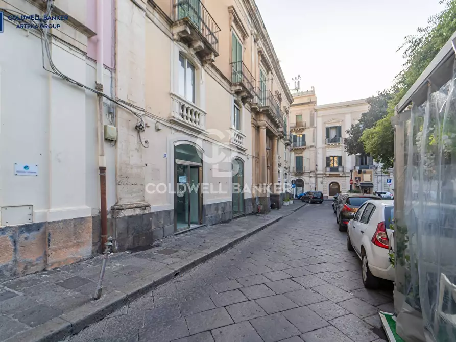 Immagine 2 di Negozio in affitto  in Piazza Giuseppe Garibaldi 33 a Acireale